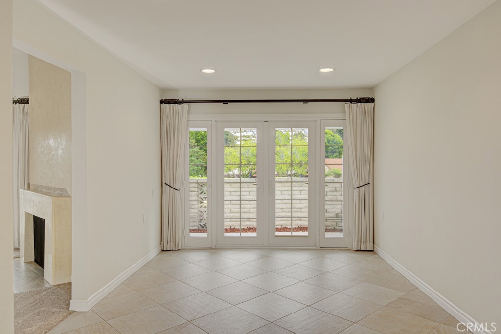 Dining area has separate access to the rear patio. - 5016 Jardin, Laguna Woods CA 92637 - photo 9