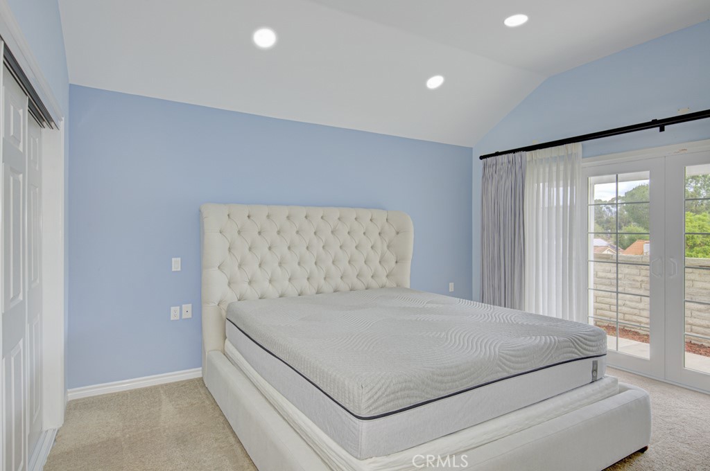 Primary bedroom. - 5016 Jardin, Laguna Woods CA 92637 - photo 19