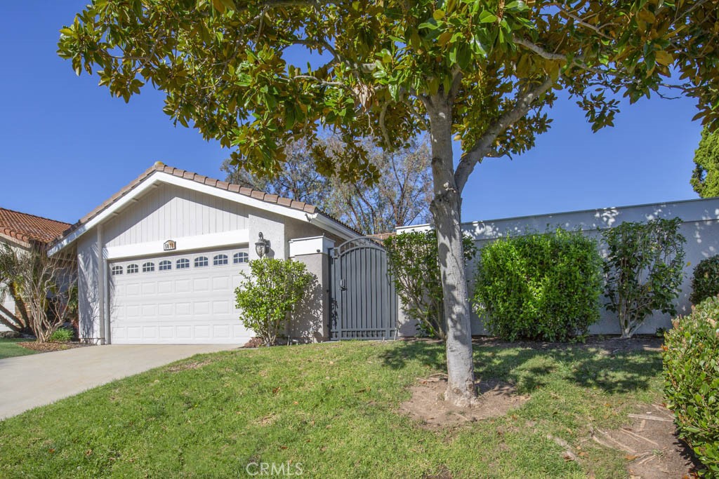 Welcome to 5078 Tero - an expanded beautifully-remodeled single-level detached two-bedroom, two-bath VILLA TERRAZA resid - 5078 Tero, Laguna Woods CA 92637 - photo 1
