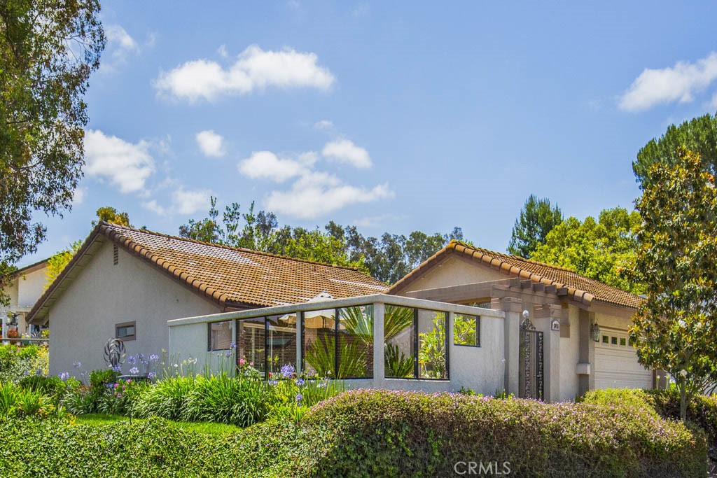 Welcome to 5095 Tero - a stunning two-bedroom, two-bathroom, single-level, detached VILLA TERRAZA residence located in t - 5095 Tero, Laguna Woods CA 92637 - photo 1