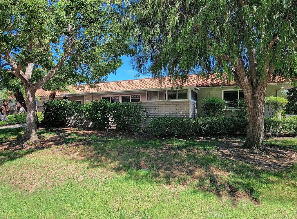 Casa Vista Model with no steps and no one below. - 5349 Algarrobo P, Laguna Woods CA 92637 - photo 1