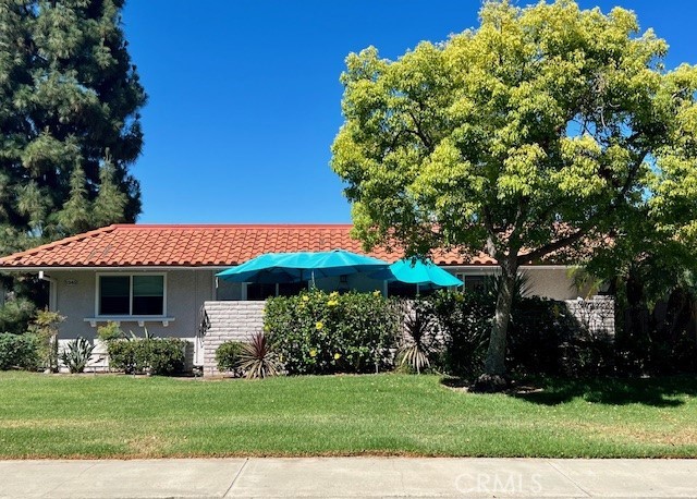 Front of Home. No stairs to Front Door. - 5349 Algarrobo Q, Laguna Woods CA 92637 - photo 1