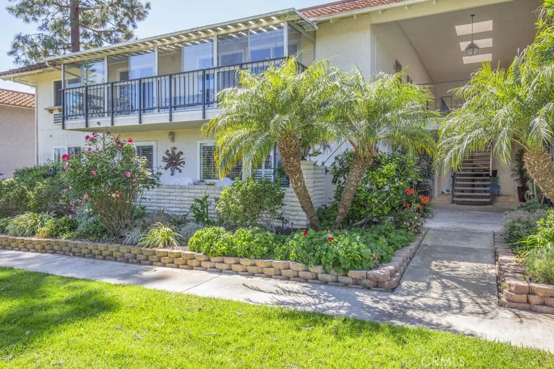 5350 Algarrobo B, Laguna Woods, CA 92637