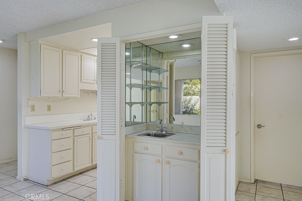 Wet bar. - 5380 Avenida Sosiega B, Laguna Woods CA 92637 - photo 8