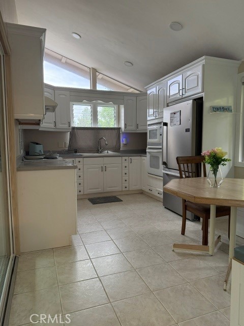 Kitchen - 542 Via Estrada B, Laguna Woods CA 92637 - photo 2