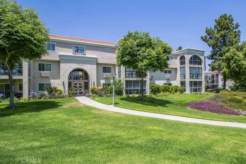 5500 Paseo Del Lago W 2F, Laguna Woods, CA 92637