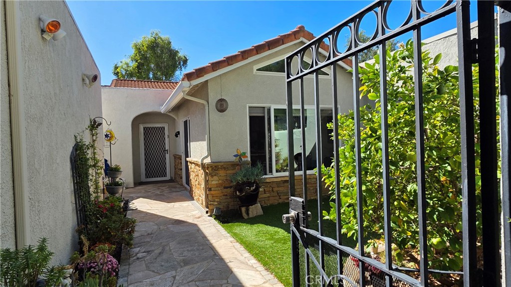 GATED COURTYARD ENTRY - 5522 Via La Mesa B, Laguna Woods CA 92637 - photo 2