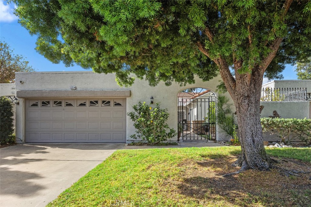 NOTE HIGH FENCE ENCLOSURE TO FRONT COURTYARD - 5522 Via La Mesa B, Laguna Woods CA 92637 - photo 3