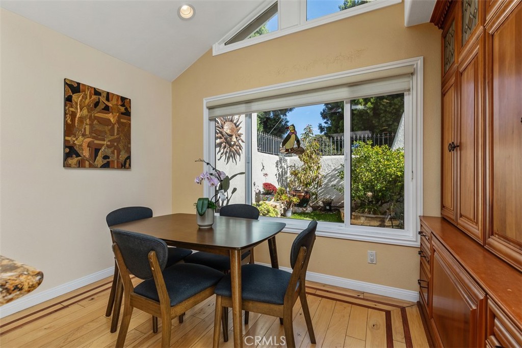 KITCHEN EXTENSION EATING AREA WITH VIEW OF COURTYARD - 5522 Via La Mesa B, Laguna Woods CA 92637 - photo 21