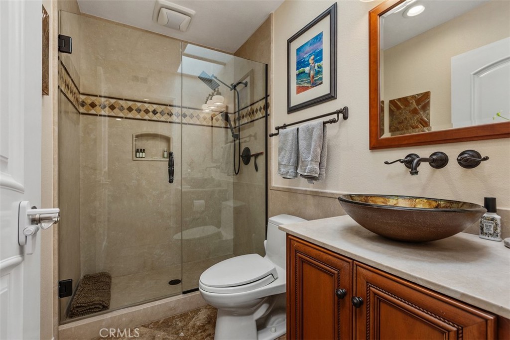 GUEST BATH - 5522 Via La Mesa B, Laguna Woods CA 92637 - photo 34