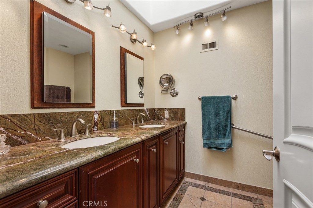 ENSUITE MASTER BATH - 5522 Via La Mesa B, Laguna Woods CA 92637 - photo 37