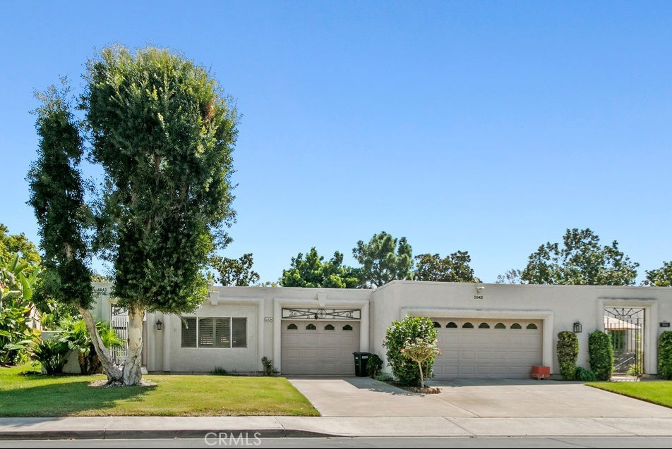 Yes, you can live in a resort setting! - 5543 Avenida Sosiega W A, Laguna Woods CA 92637 - photo 1