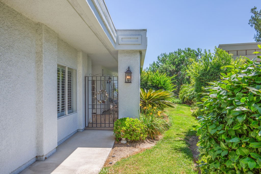 Entry gate to the residence. - 5553 Rayo Del Sol B, Laguna Woods CA 92637 - photo 3