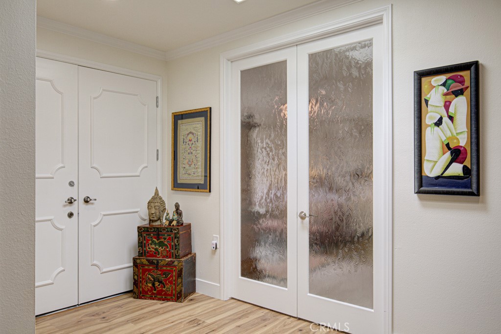 Entry to the primary bedroom suite at right. Front door to the residence at left. - 5553 Rayo Del Sol B, Laguna Woods CA 92637 - photo 24