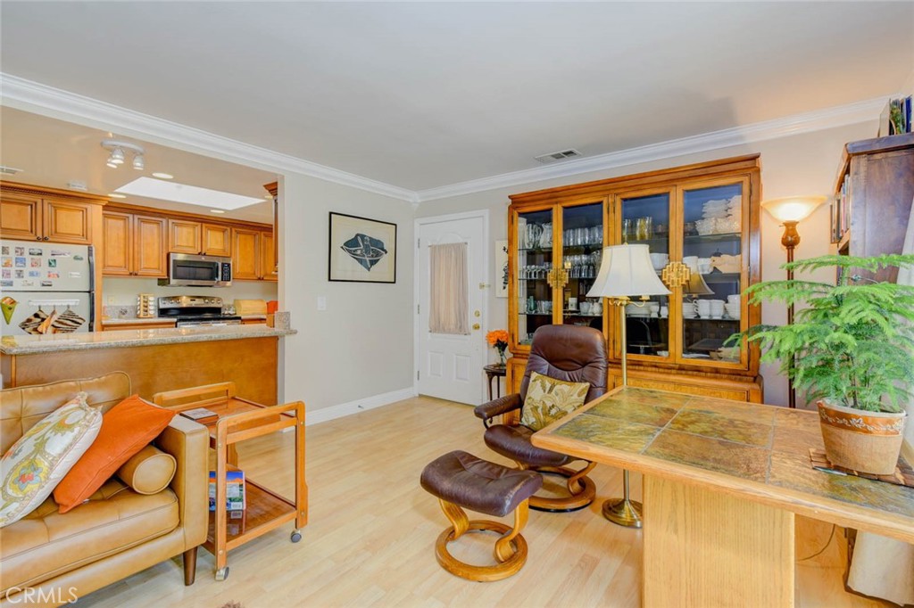 LIVING ROOM, KITCHEN & FRONT ENTRANCE - 633 Avenida Sevilla O, Laguna Woods CA 92637 - photo 11