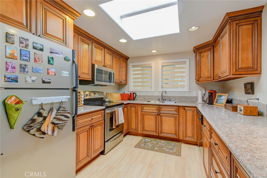 KITCHEN W SKYLIGHT & RECESSED LIGHTING - 633 Avenida Sevilla O, Laguna Woods CA 92637 - photo 14