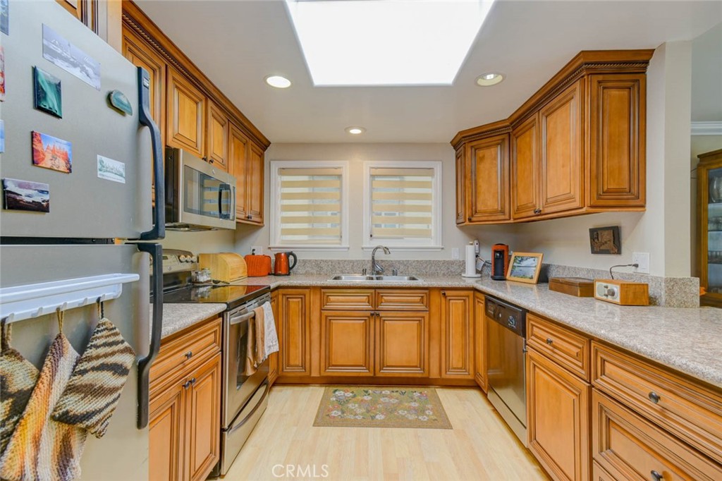 KITCHEN SKYLIGHT & RECESSED LIGHTING - 633 Avenida Sevilla O, Laguna Woods CA 92637 - photo 16
