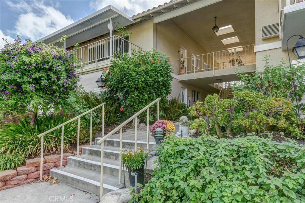 STAIRCASE DOWN TOWARD BEAUTIFUL WALKS ALONG CREEK - 633 Avenida Sevilla O, Laguna Woods CA 92637 - photo 44