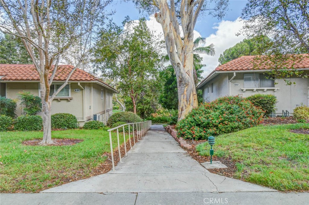 RAMP/WALKWAY TOWARD AN ALISO CREEK TRAIL - 633 Avenida Sevilla O, Laguna Woods CA 92637 - photo 47