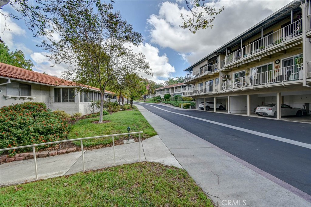 RAMP BELOW NEXT-DOOR BUILDING - 633 Avenida Sevilla O, Laguna Woods CA 92637 - photo 48