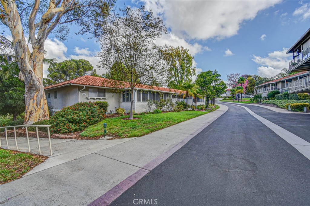 TWO BUILDINGS DOWN FROM CREEK WALK ENTRANCE - 633 Avenida Sevilla O, Laguna Woods CA 92637 - photo 51
