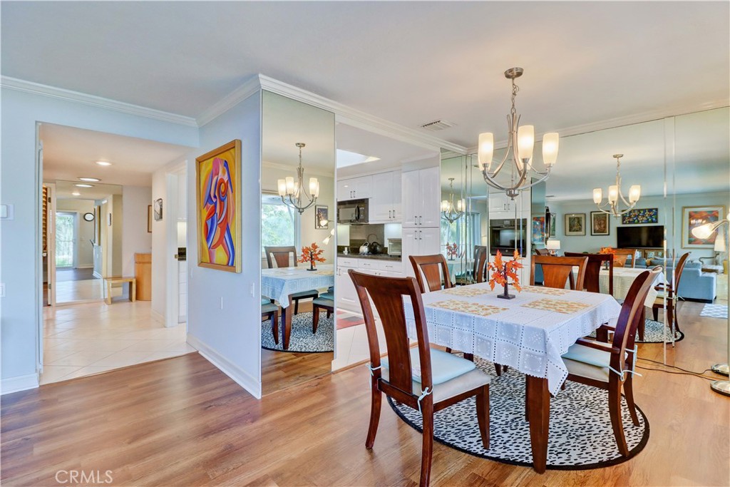 DINING AREA CROWN MOULDING - 881 Via Mendoza O, Laguna Woods CA 92637 - photo 3