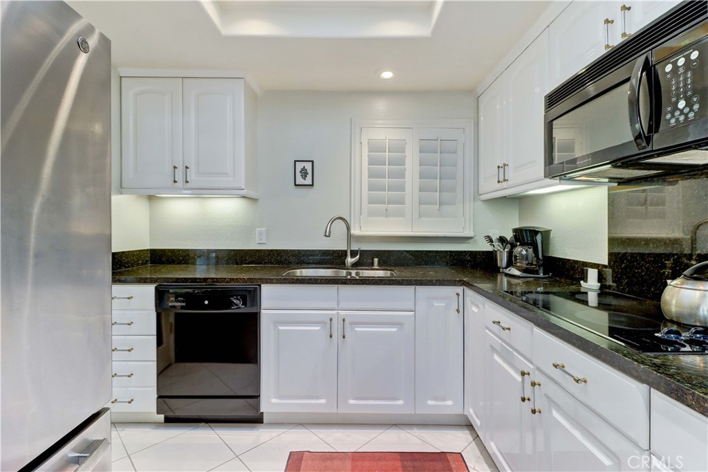 KITCHEN GRANITE COUNTER TOPS - 881 Via Mendoza O, Laguna Woods CA 92637 - photo 14