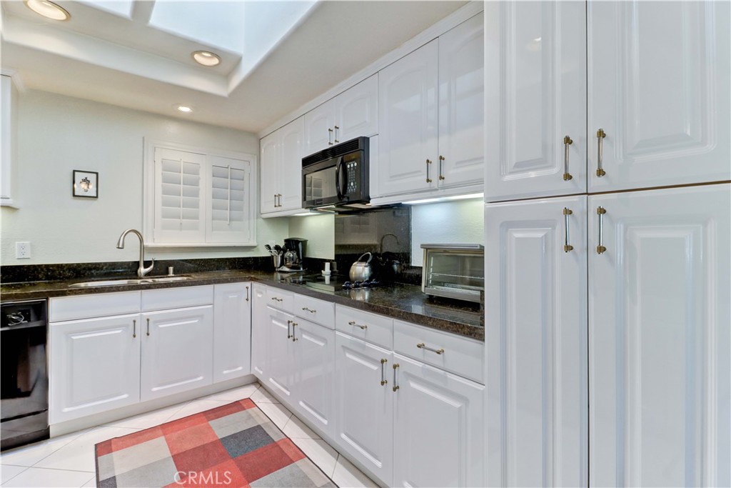 KITCHEN SKYLIGHT & RECESSED LIGHTING - 881 Via Mendoza O, Laguna Woods CA 92637 - photo 15