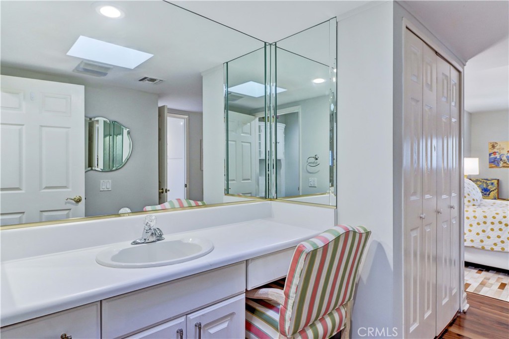 EN SUITE BATHROOM IN PRIMARY BEDROOM - 881 Via Mendoza O, Laguna Woods CA 92637 - photo 32
