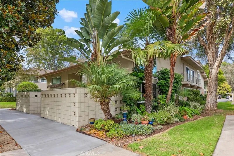 91 Calle Aragon D, Laguna Woods, CA 92637