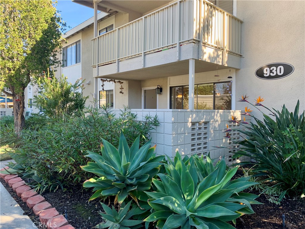 Welcome to 930-A Avenida Majorca - a one-bedroom, one-bath ground-floor CADIZ residence in the Laguna Woods senior commu - 930 Avenida Majorca A, Laguna Woods CA 92637 - photo 1