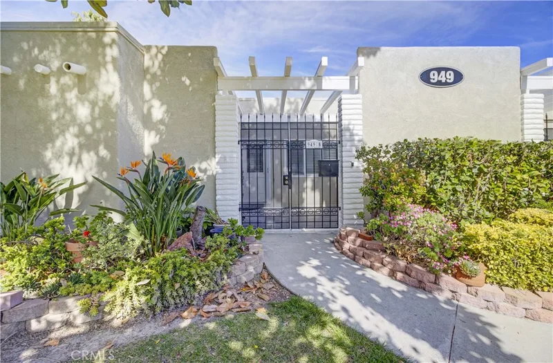 949 Calle Aragon Unit B, Laguna Woods, CA 92637