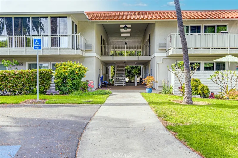 957 Calle Aragon O, Laguna Woods
