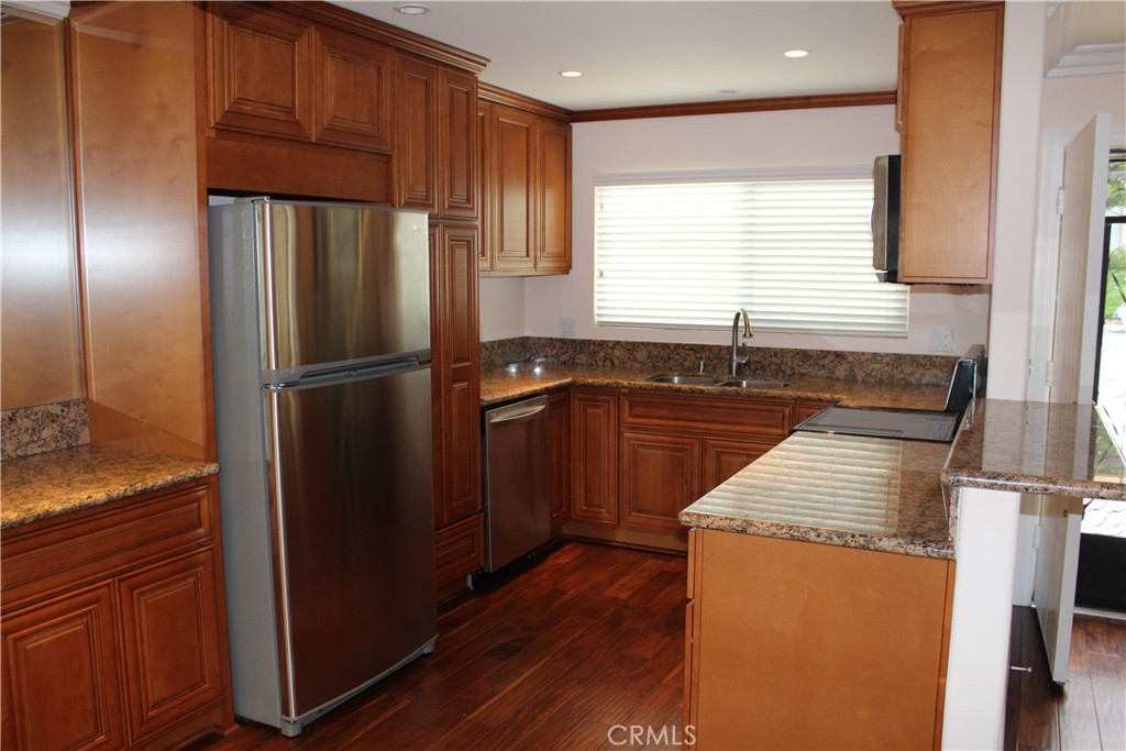 Upgraded kitchen is a delight to cook in - 963 Calle Aragon C, Laguna Woods CA 92637 - photo 4