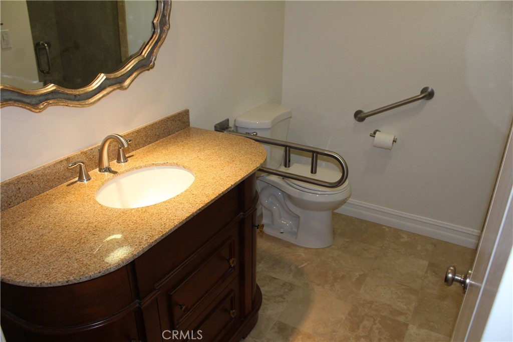 Charming 2nd bath - 963 Calle Aragon C, Laguna Woods CA 92637 - photo 15