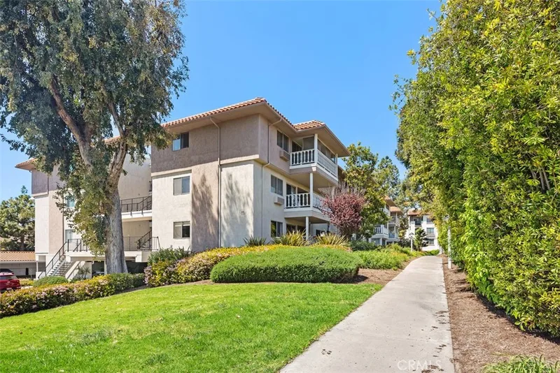 969 Calle Aragon 1B, Laguna Woods, CA 92637