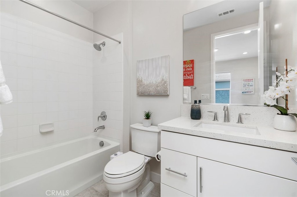 Downstairs full bathroom - 111 Edna Parkway, Lake Forest CA 92630 - photo 10