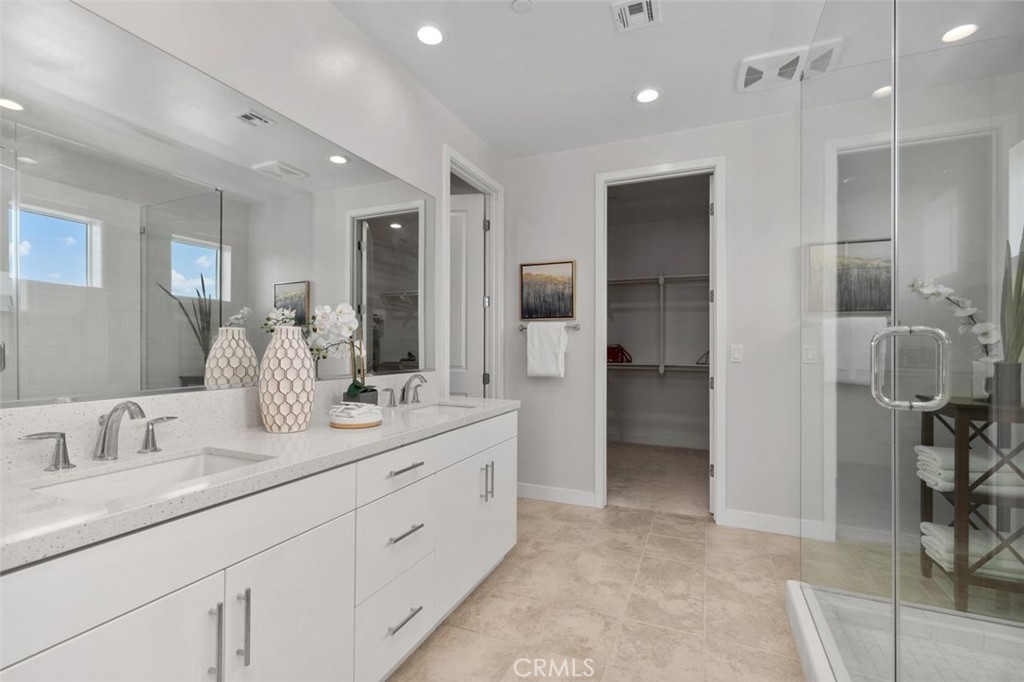 Primary Suite Bath - 111 Edna Parkway, Lake Forest CA 92630 - photo 25