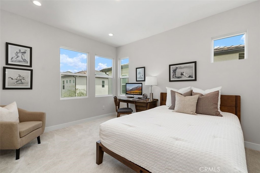 Upstairs bedroom suite #2 - 111 Edna Parkway, Lake Forest CA 92630 - photo 28