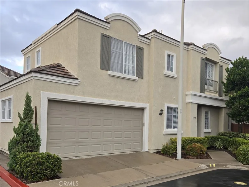 120 Rue Monet, Lake Forest