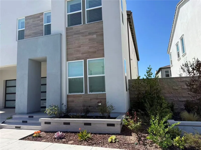 121 Bear Leaf, Lake Forest
