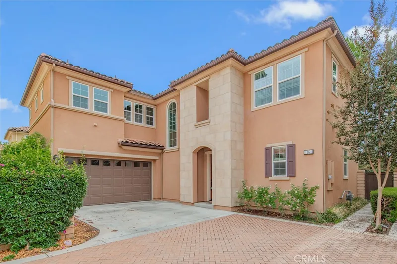 16 Seville, Lake Forest