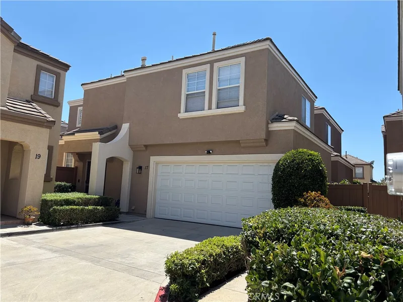 17 Rue Fontaine, Lake Forest