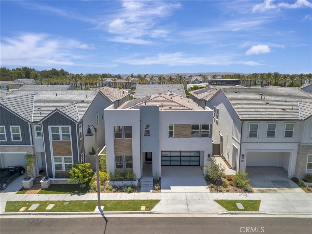 Sleek, modern, newer construction - HUGE home with 5 bedrooms ALL EN SUITE with 5 bathrooms - COMFORT, LUXURY - all the - 171 Bear Leaf, Lake Forest CA 92630 - photo 1
