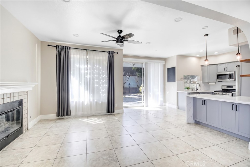 18 Rosette, Lake Forest CA 92610 - photo 4