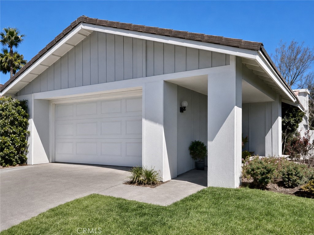 Ai generated paint to look like home is painted - 18976 Singingwood Circle, Lake Forest CA 92679 - photo 1