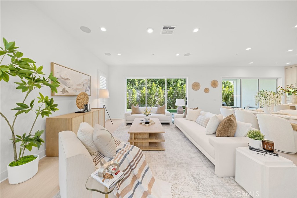 Living Room - 200 Orange Grove, Lake Forest CA 92630 - photo 6