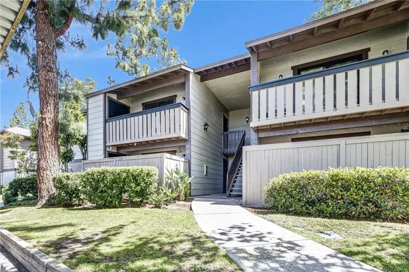 20702 El Toro 90, Lake Forest