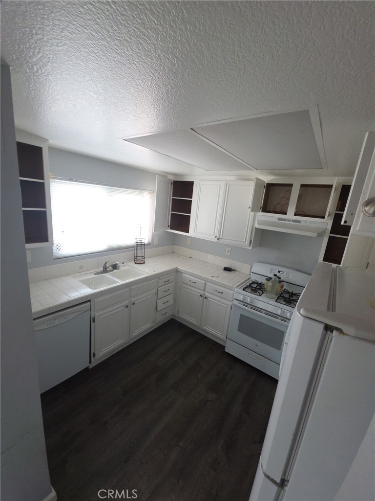 21128 Gladiolos, Lake Forest CA 92630 - photo 9