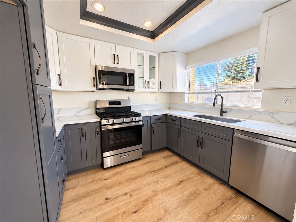 21156 Gladiolos, Lake Forest CA 92630 - photo 2